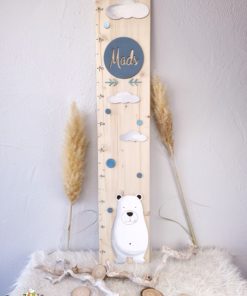 Personalisierte Kindermesslatte aus Holz mit Eisbär Motiv