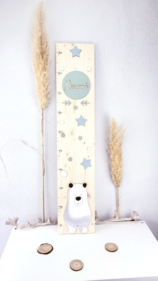 Eisbär Messlatte aus Holz für Kinder personalisiert