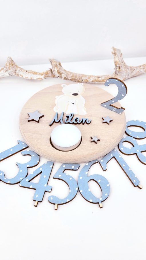 Geburtstagsteller aus Holz, personalisiert und handbemalt mit Zahlen