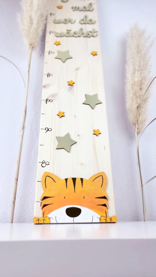 Tiger Messlatte aus Holz für Kinder personalisiert